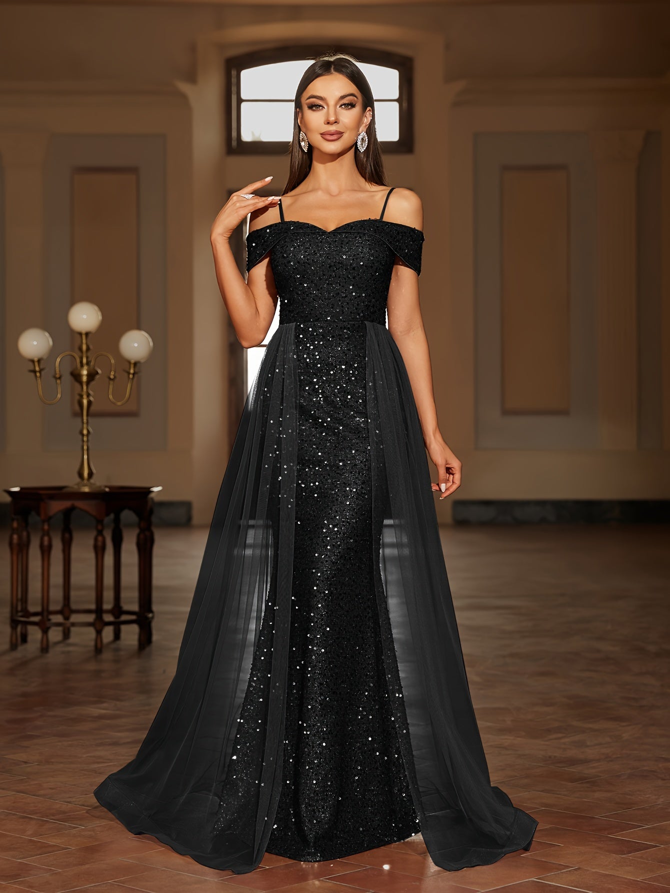 Langes Abendkleid mit Taillierter Passform und Fließendem Rock