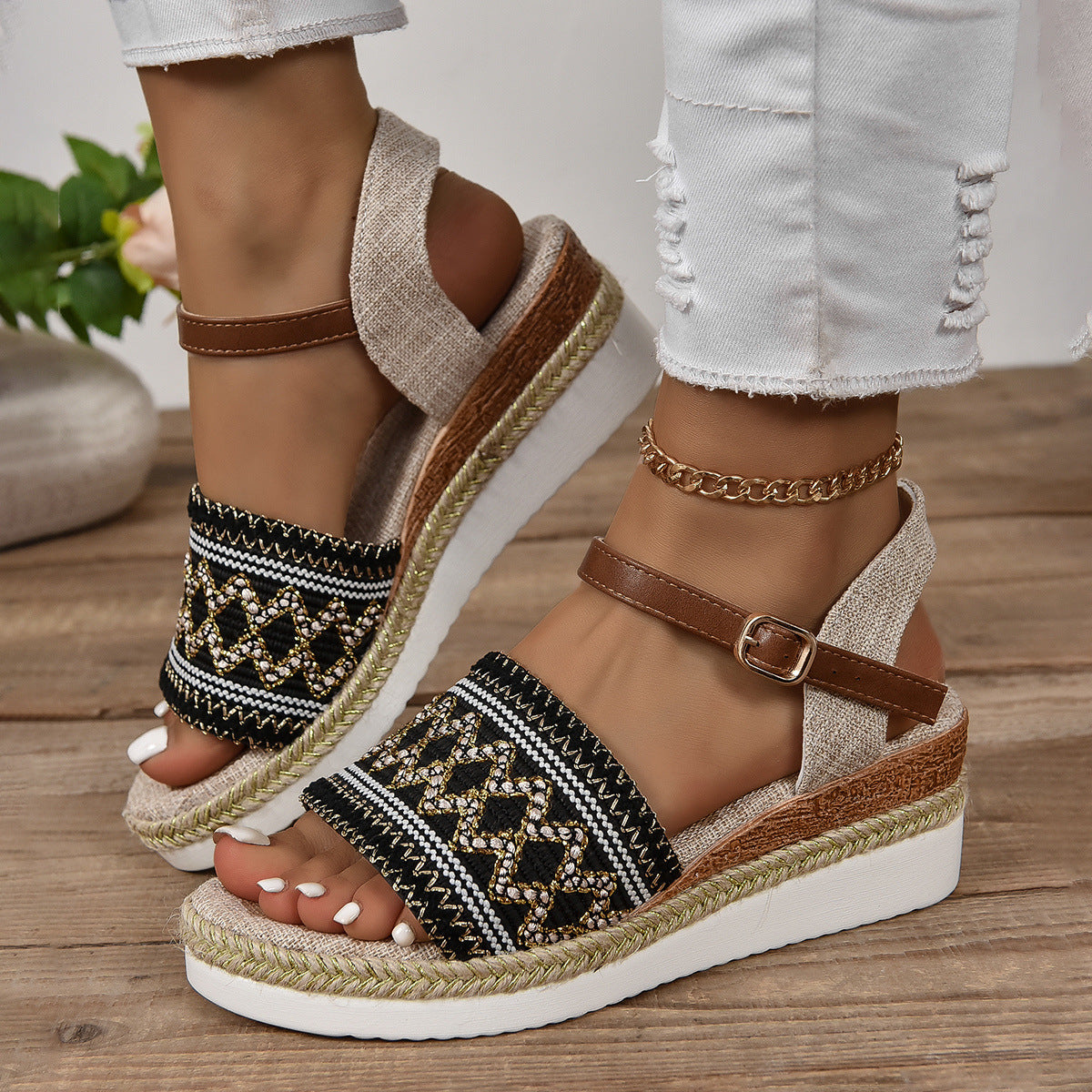 Hohle Keilsandalen mit Knöchelriemen und Schnalle | Ideal für den Sommer