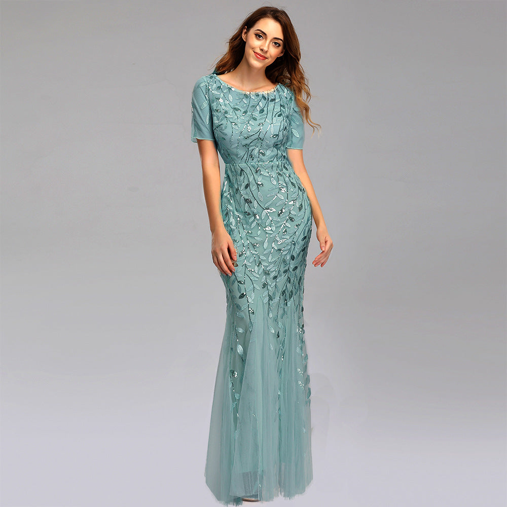 Bodenlanges Abendkleid mit Rundhalsausschnitt und Spitzenstickerei | Ideal für alle Jahreszeiten
