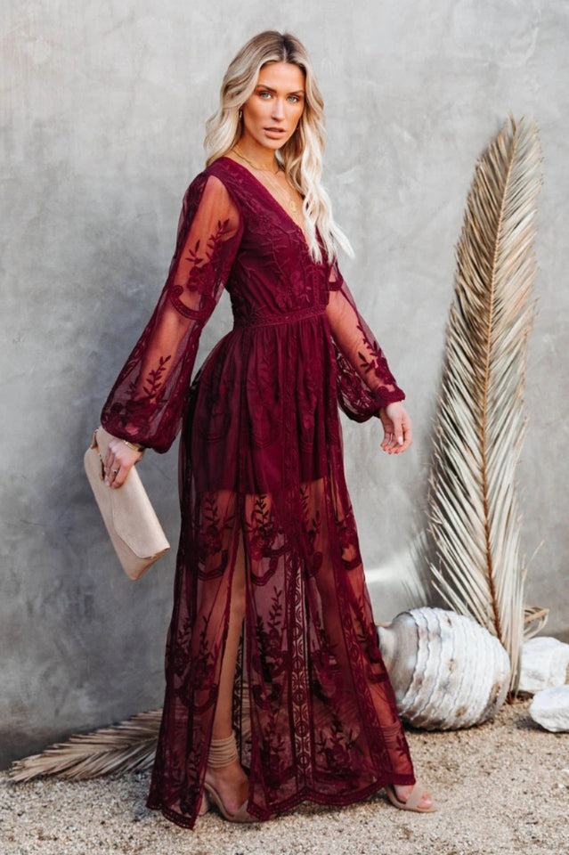 Weißes Spitzen-Maxi-Kleid mit Tiefem V-Ausschnitt und Beinschlitz | Ideal für den Sommer