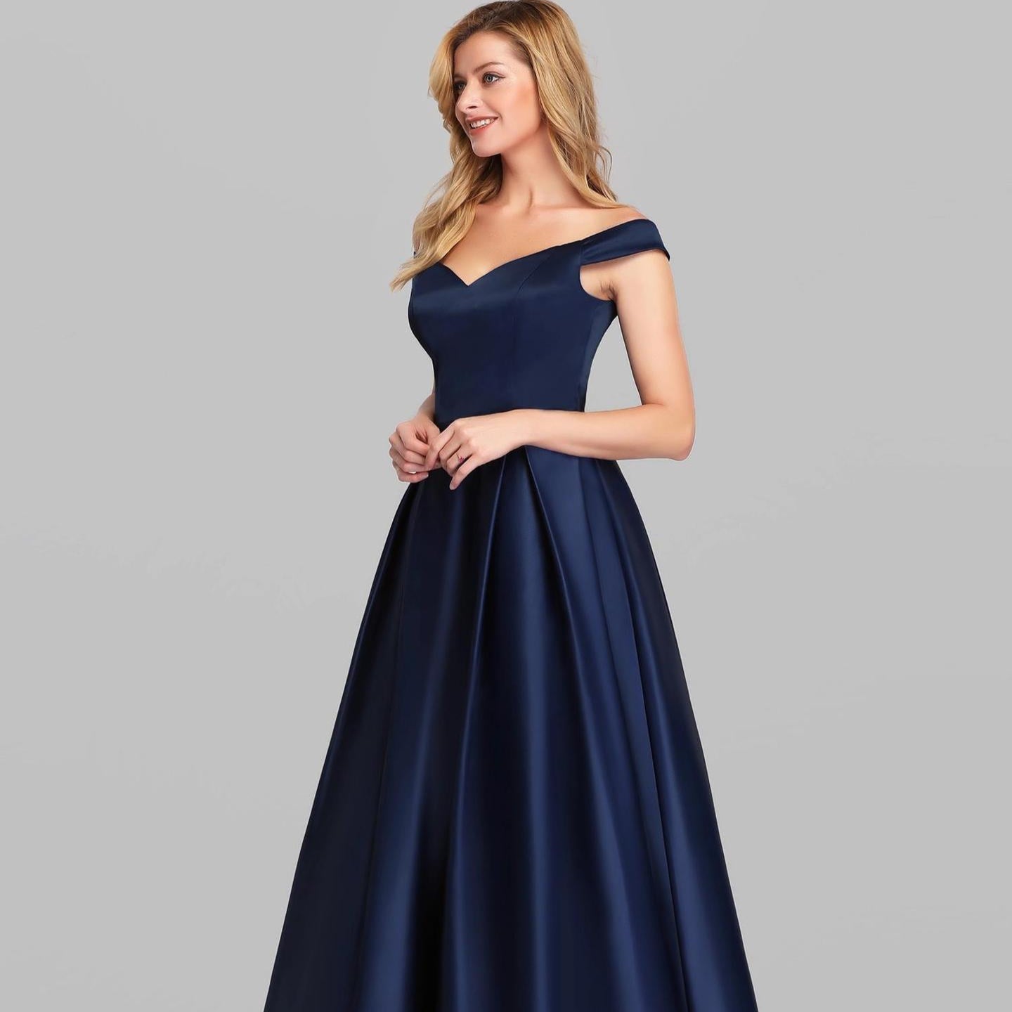 V-Ausschnitt Abendkleid in Weinrot oder Marineblau aus Satin mit Hoher Taille | Ideal für Abendveranstaltungen