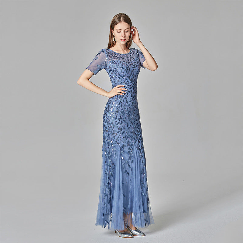 Bodenlanges Abendkleid mit Rundhalsausschnitt und Spitzenstickerei | Ideal für alle Jahreszeiten