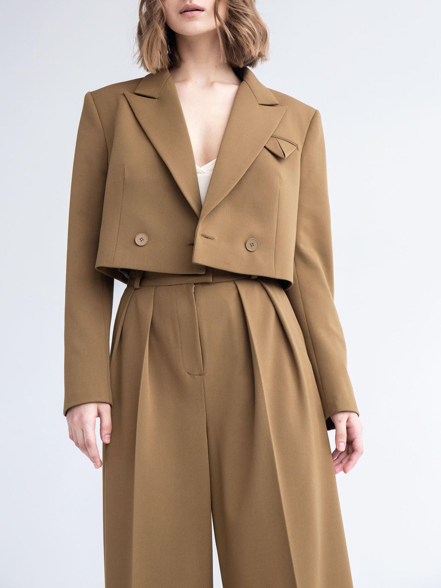 Kurzblazer und Hochtaillierte Hose aus Polyester in Unifarbe | Ideal für Frühling und Herbst