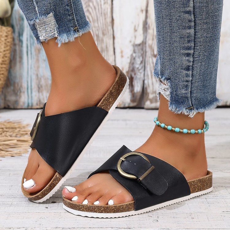 Flache Slip-On Hausschuhe mit Metallverzierung | Ideal für den Sommer