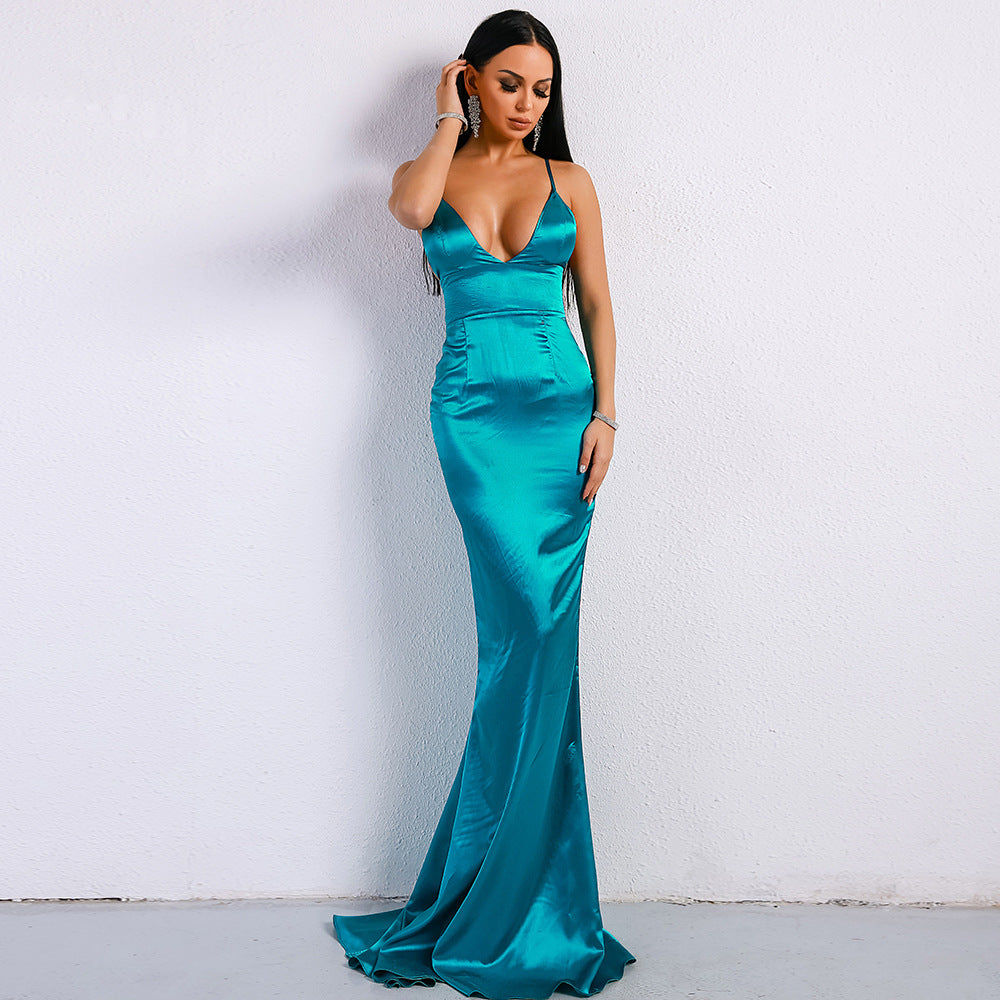 Ärmelloses Abendkleid mit V-Ausschnitt und Kleiner Schleppe | Ideal für Frühling und Sommer