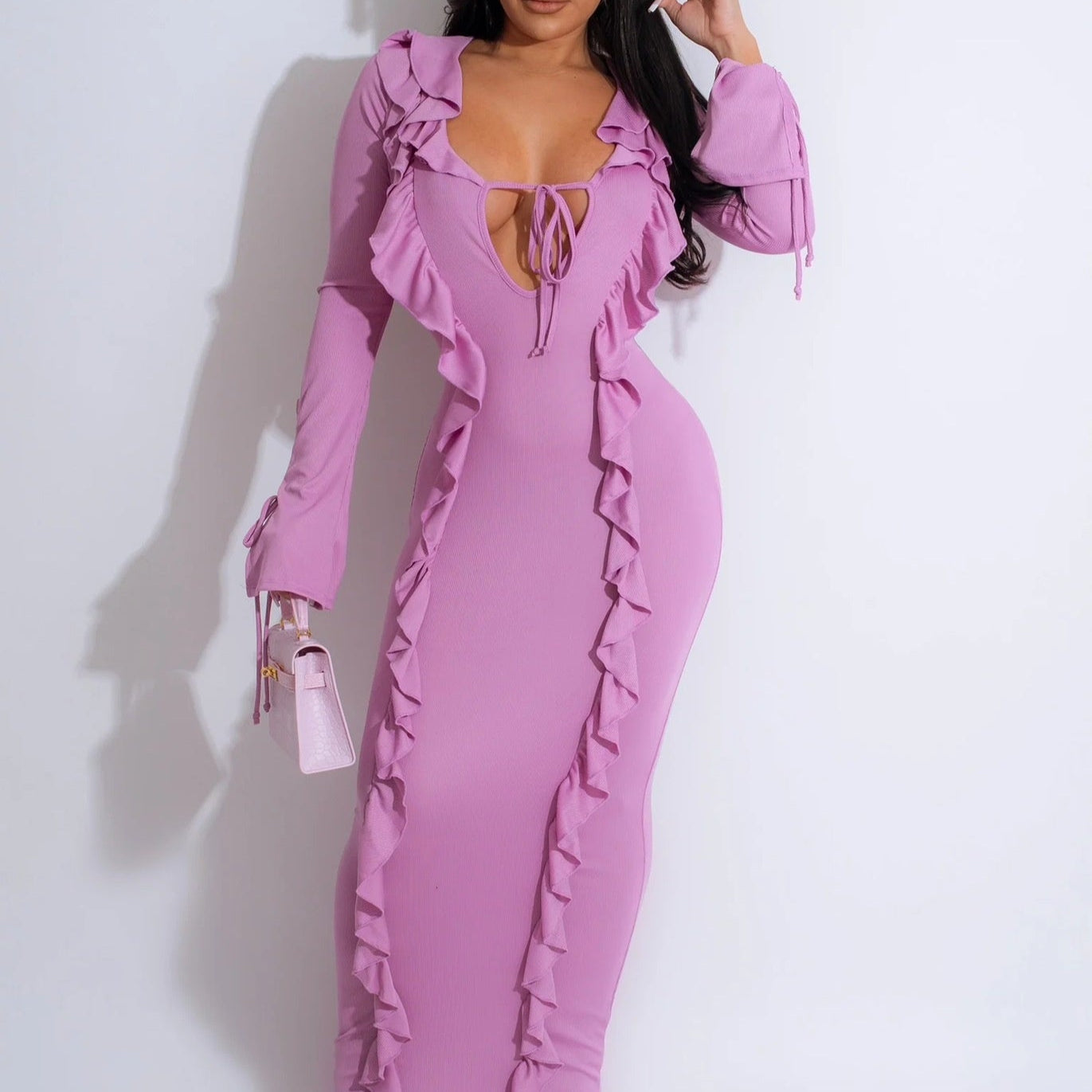 Violettes Langarmkleid mit Schnürung und Rüschenkante im Hüftrock-Stil | Ideal für Herbst und Winter