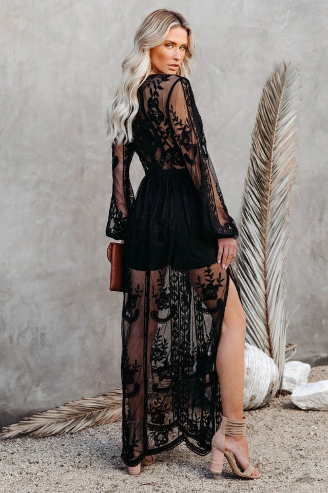 Weißes Spitzen-Maxi-Kleid mit Tiefem V-Ausschnitt und Beinschlitz | Ideal für den Sommer