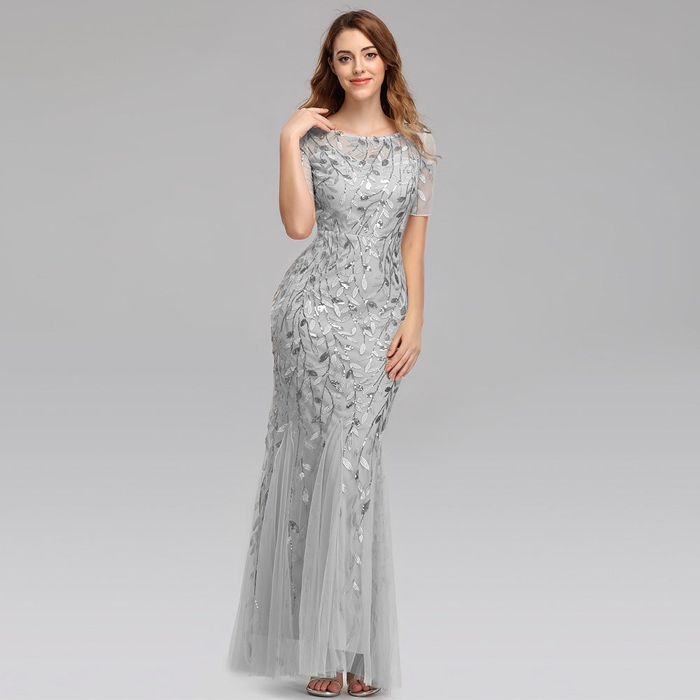 Bodenlanges Abendkleid mit Rundhalsausschnitt und Spitzenstickerei | Ideal für alle Jahreszeiten