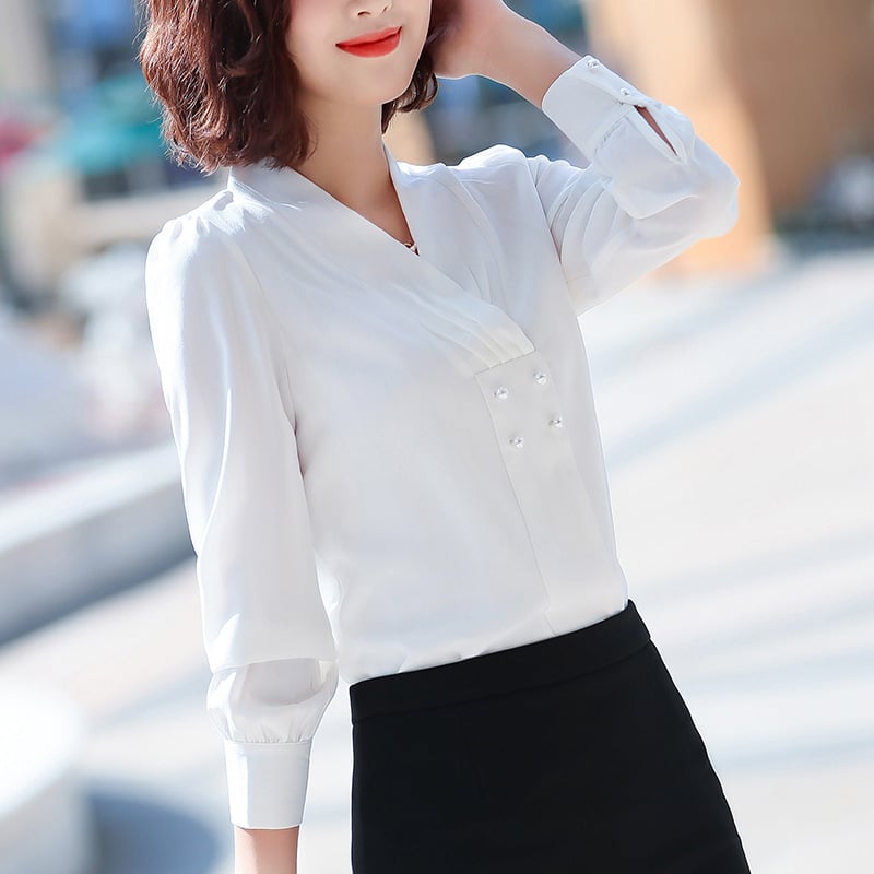 Gestreifte Chiffonbluse mit V-Ausschnitt und Zweireihiger Front | Ideal für Frühling und Herbst
