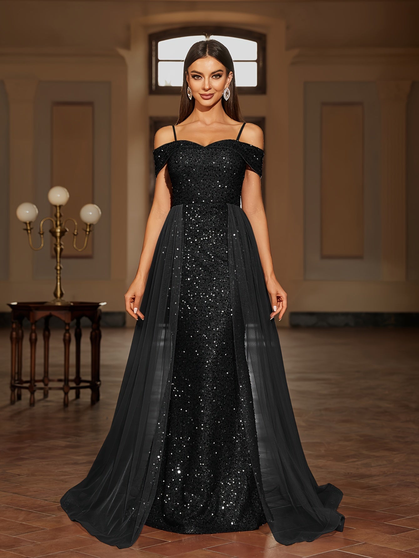 Langes Abendkleid mit Taillierter Passform und Fließendem Rock