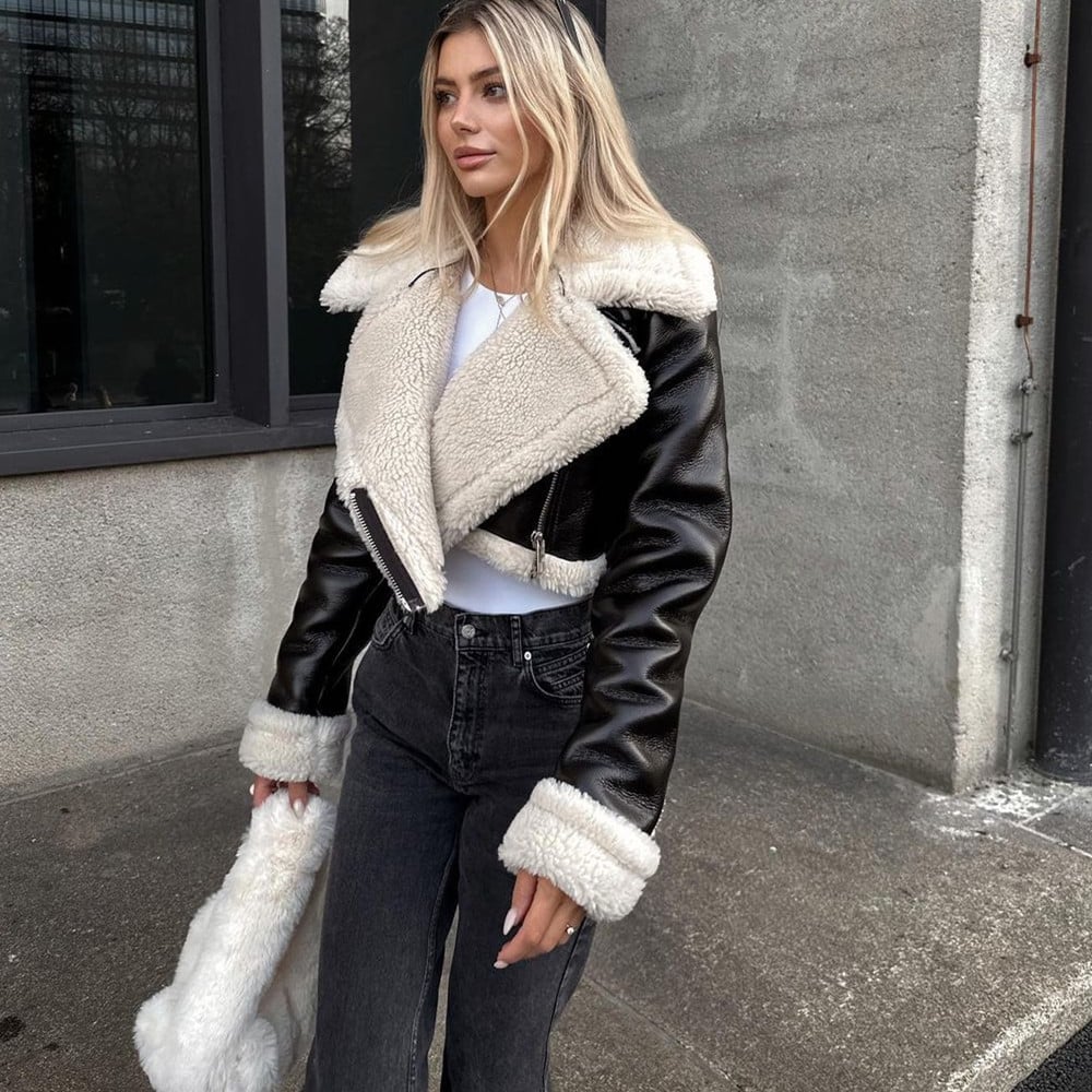 Kurze Jacke mit Kunstpelz-Revers und langen Ärmeln | Ideal für Herbst und Winter