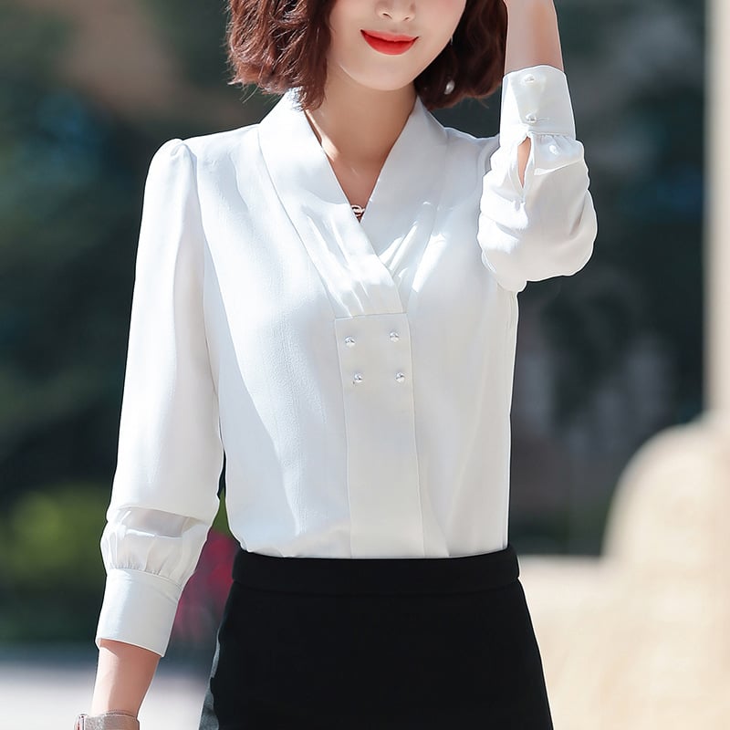 Gestreifte Chiffonbluse mit V-Ausschnitt und Zweireihiger Front | Ideal für Frühling und Herbst