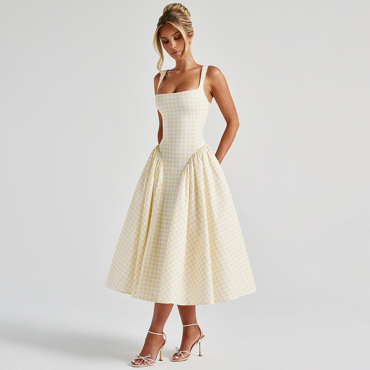 Gestreiftes Kariertes Trägerkleid mit Kontrastfarbe | Ideal für Frühling und Sommer