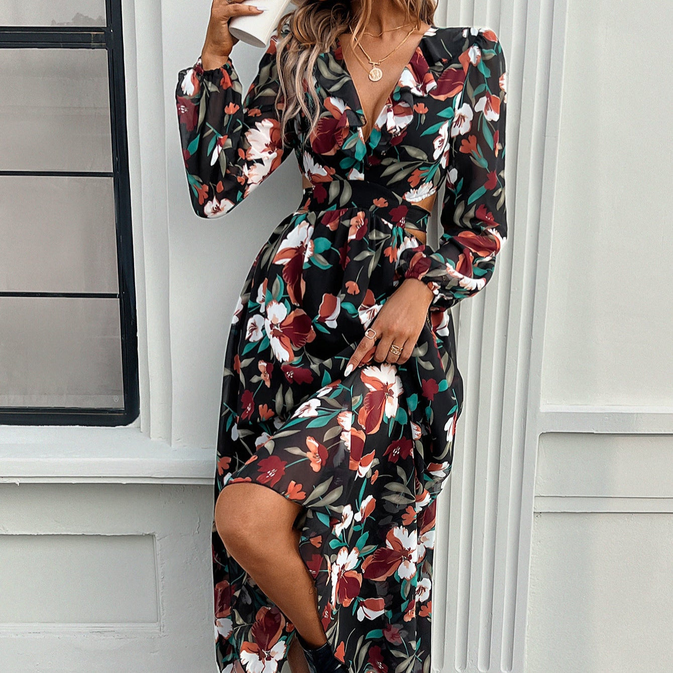 Geblümtes Kleid mit V-Ausschnitt und Laternenärmeln | Ideal für Frühling und Herbst