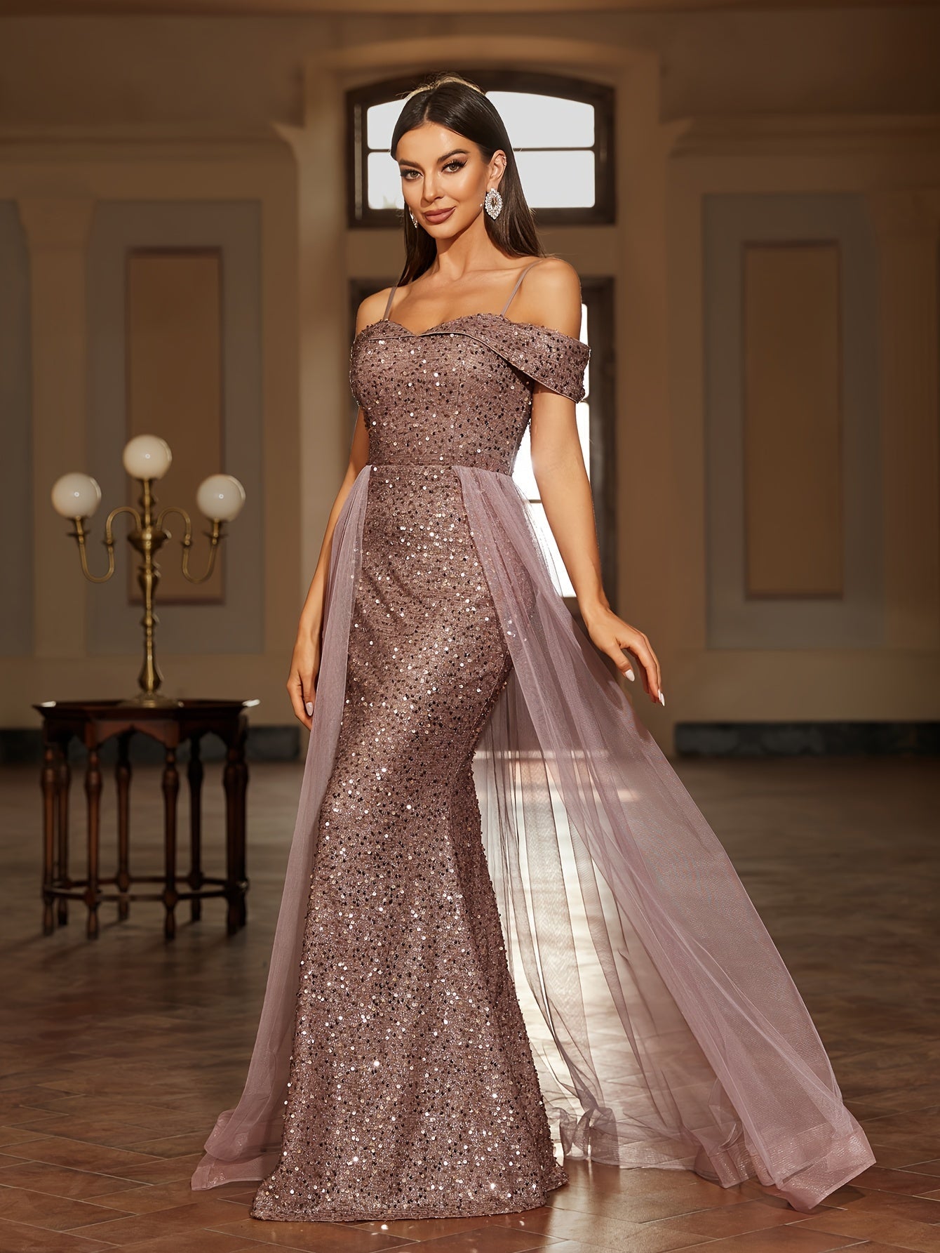 Langes Abendkleid mit Taillierter Passform und Fließendem Rock