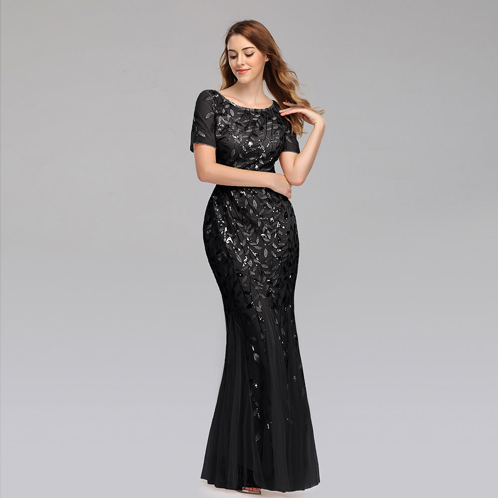 Bodenlanges Abendkleid mit Rundhalsausschnitt und Spitzenstickerei | Ideal für alle Jahreszeiten