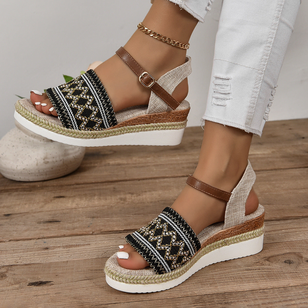 Hohle Keilsandalen mit Knöchelriemen und Schnalle | Ideal für den Sommer