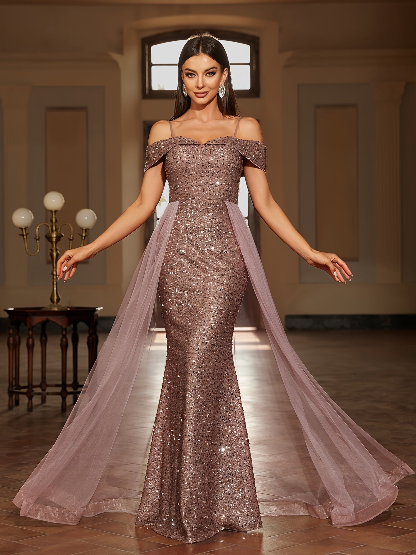 Langes Abendkleid mit Taillierter Passform und Fließendem Rock