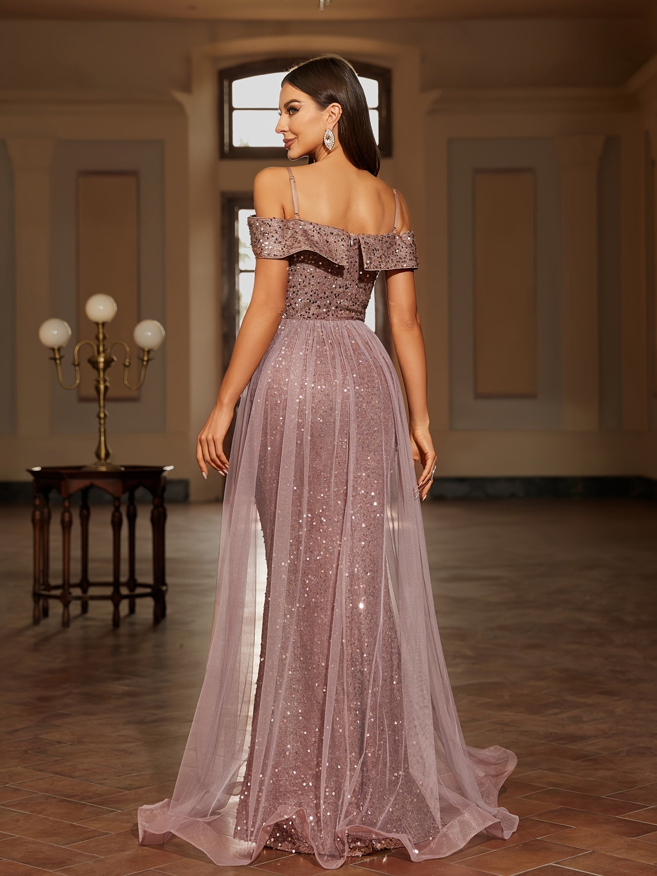 Langes Abendkleid mit Taillierter Passform und Fließendem Rock