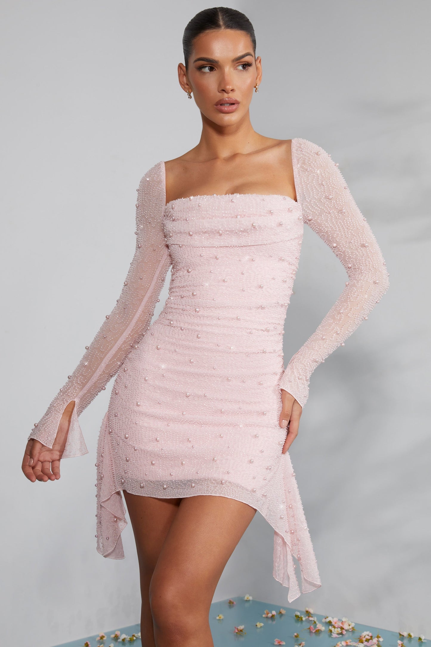 Perlenkleid mit langen Ärmeln und eleganten Details | Ideal für Abendveranstaltungen