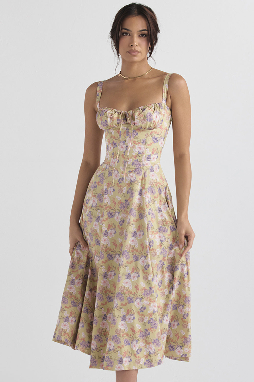 Blumengemustertes Damenkleid mit Riemen I Ideal für Frühling und Sommer