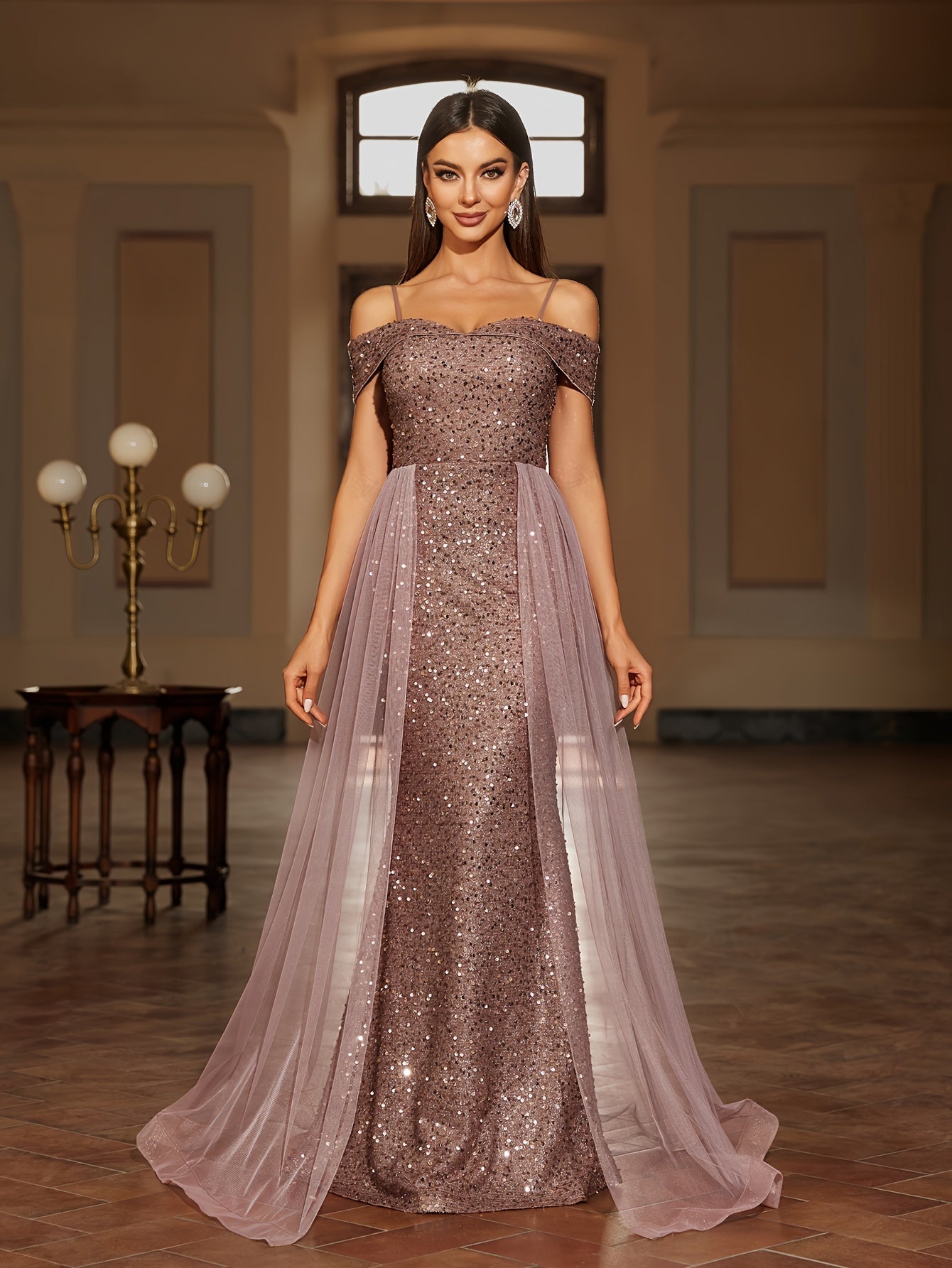 Langes Abendkleid mit Taillierter Passform und Fließendem Rock