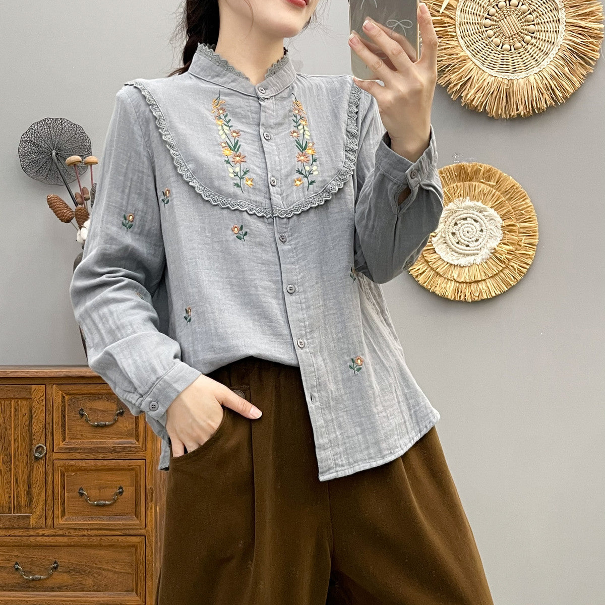 Besticktes Spitzen Baumwollgarn Langarmshirt | Ideal für Frühling