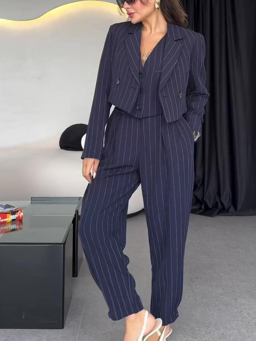 Gestreifte Weste mit Kurzem Blazer und Hochtaillierter Hose Dreiteiliges Set aus Polyester | Ideal für Frühling und Herbst
