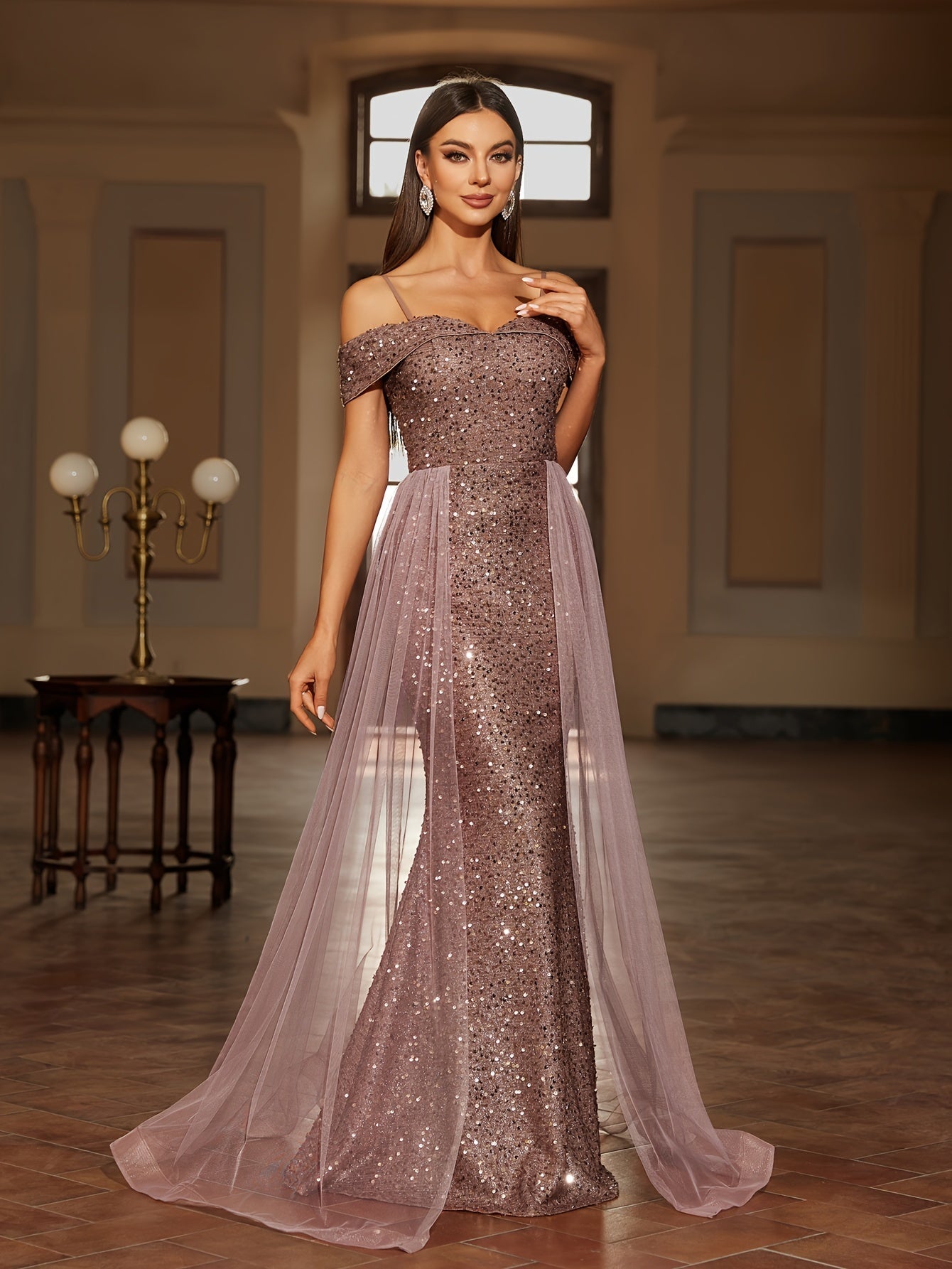 Langes Abendkleid mit Taillierter Passform und Fließendem Rock