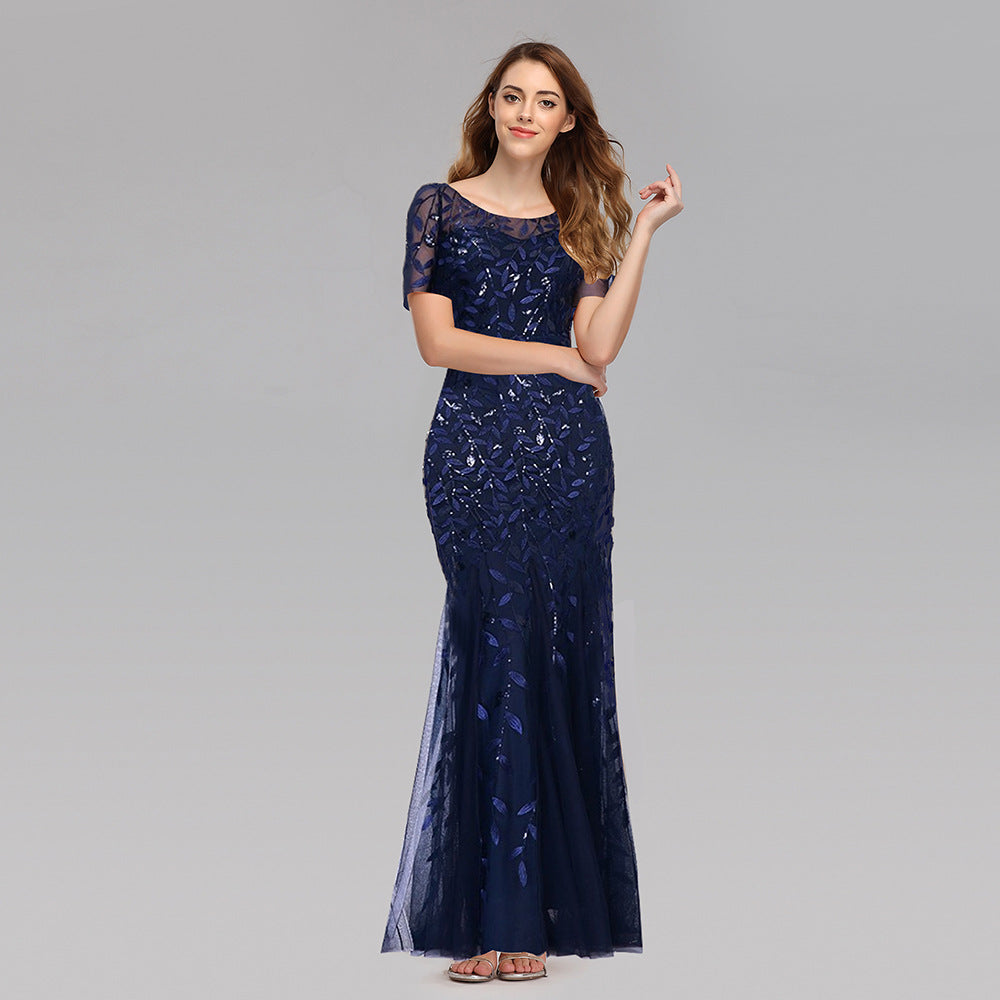 Bodenlanges Abendkleid mit Rundhalsausschnitt und Spitzenstickerei | Ideal für alle Jahreszeiten
