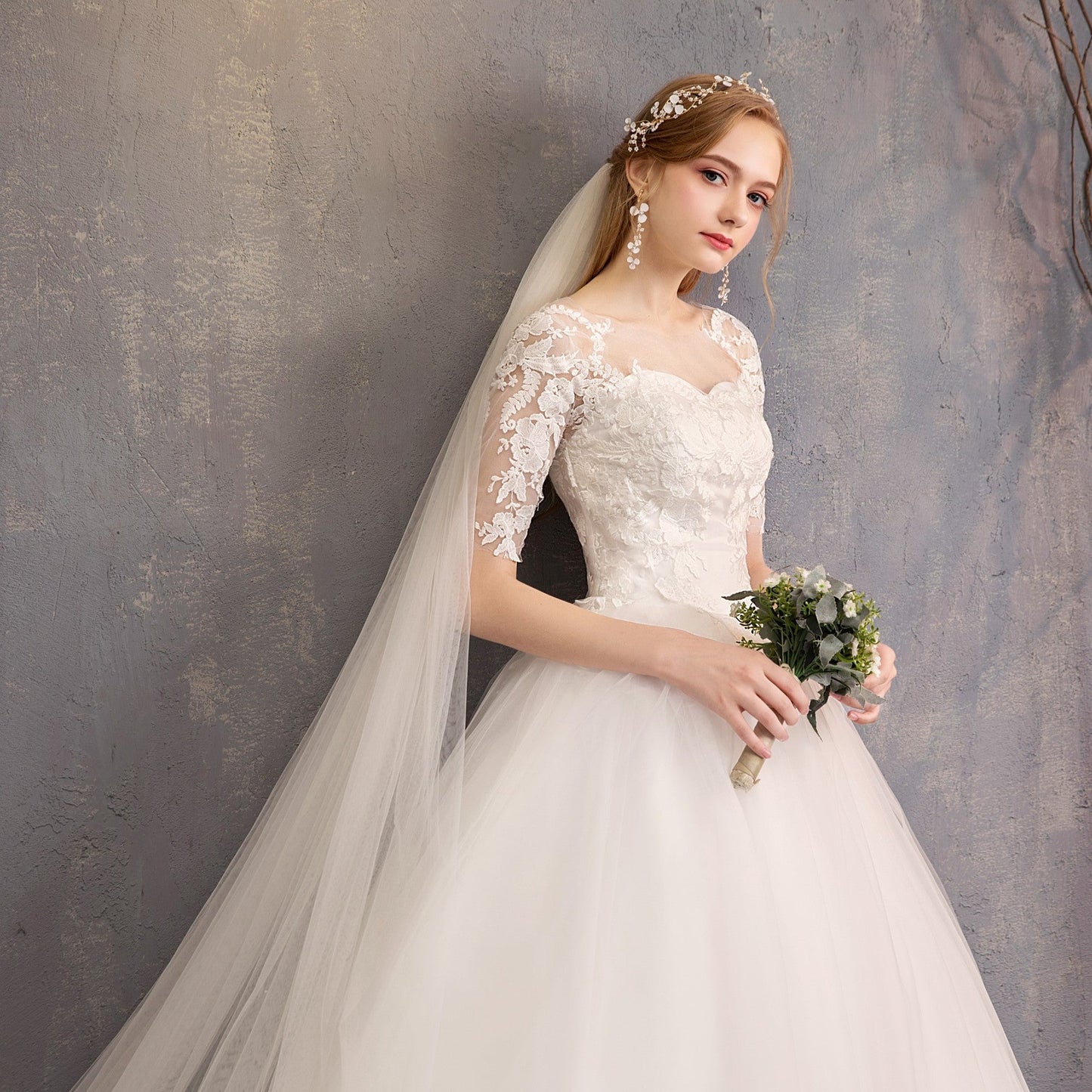 Hochzeitskleid aus Spitze mit mittellangen Ärmeln und Plusgrößen | Ideal für alle Jahreszeiten