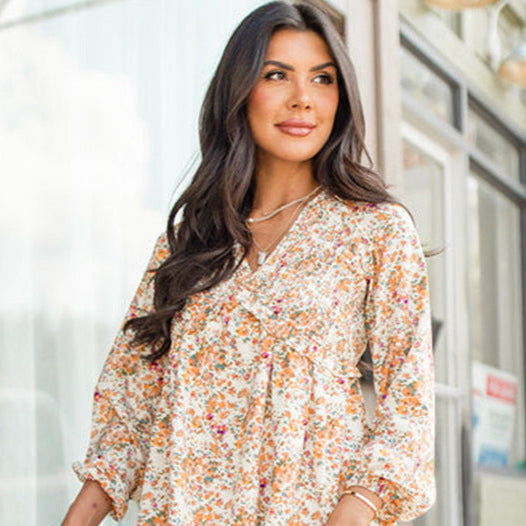 Geblümtes Pulloverkleid mit Kontrastfarbe | Ideal für Frühling und Sommer