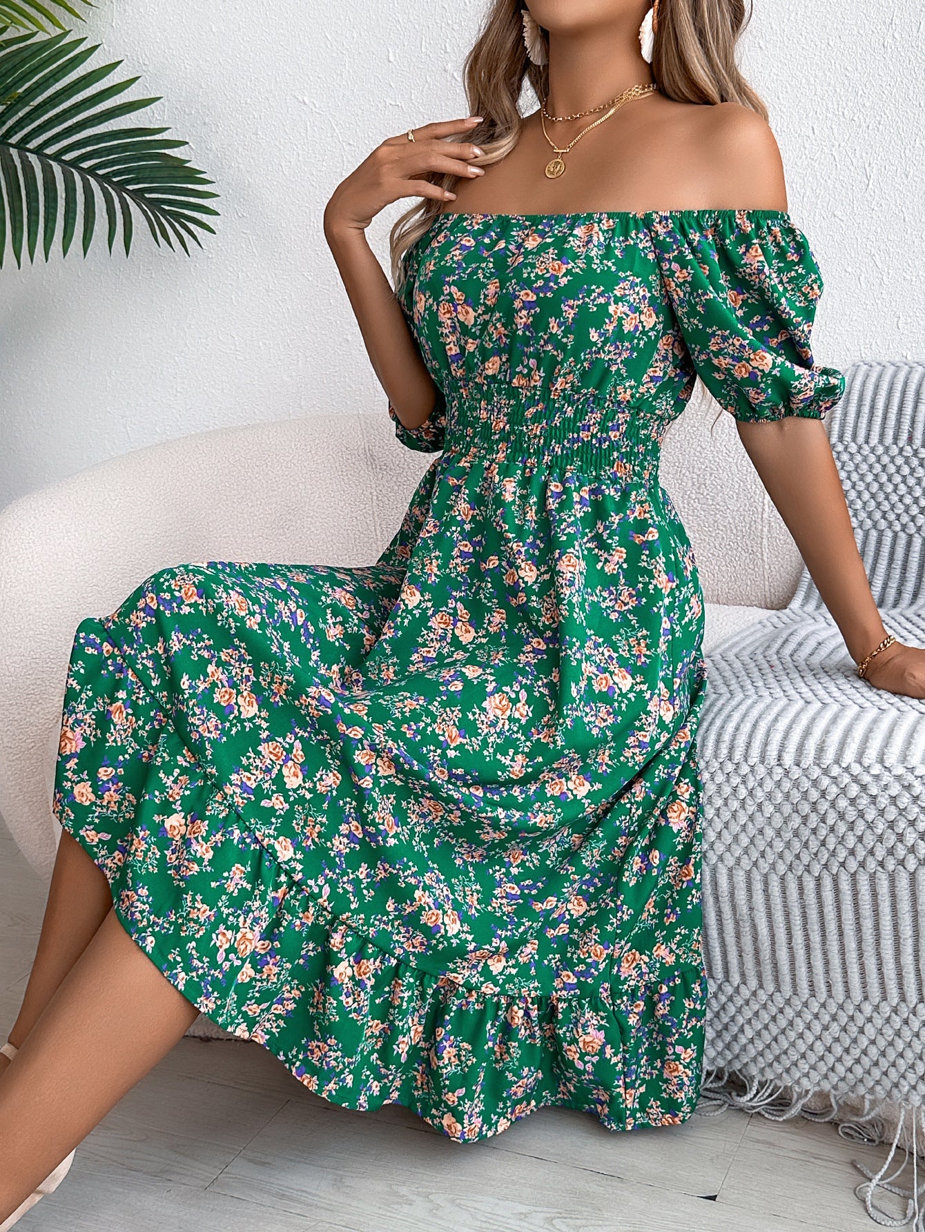 Blumenkleid mit Quadrat-Ausschnitt, Rüschen und Hohem Bund | Ideal für den Sommer