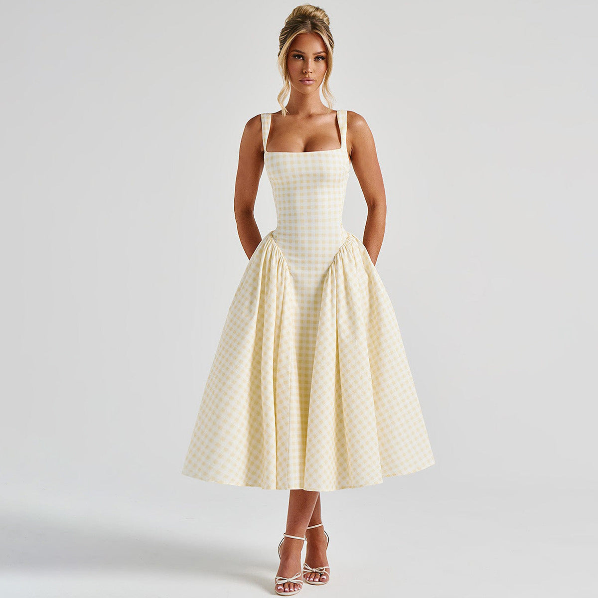 Gestreiftes Kariertes Trägerkleid mit Kontrastfarbe | Ideal für Frühling und Sommer