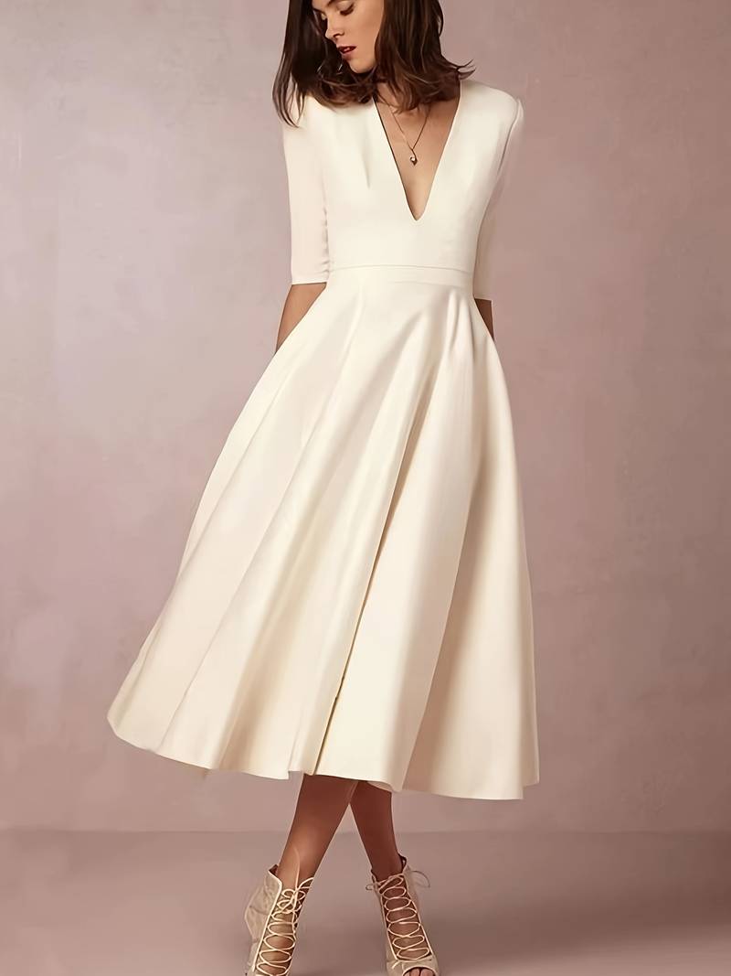V-Ausschnitt Lockeres Kleid mit Leichtem Stoff und Fließender Silhouette | Ideal für den Sommer