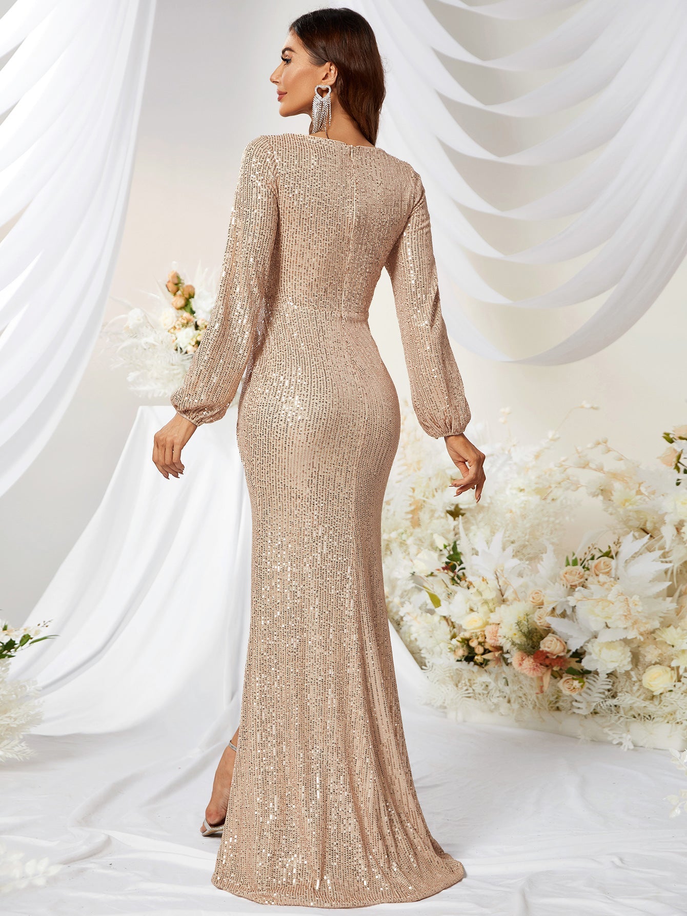 Paillettenbesetztes V-Ausschnitt Langarm Kleid mit Hohem Schlitz und Fischschwanzschnitt | Ideal für Herbst und Winter
