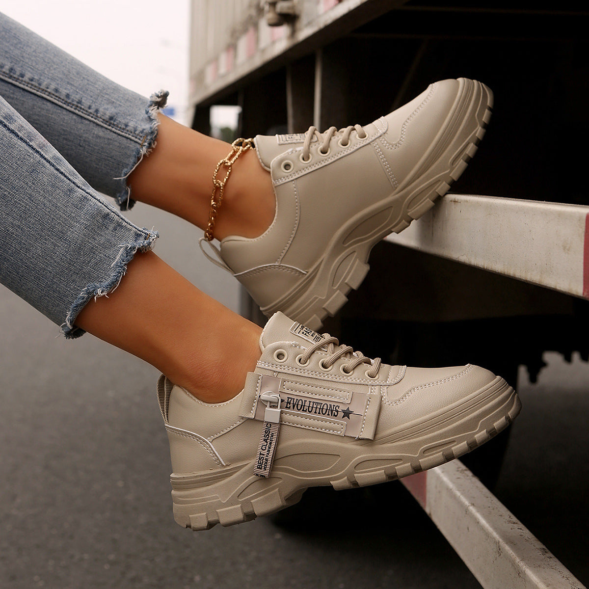 Schnürsneaker mit Seitlichem Reißverschluss und dicker Sohle | Ideal für alle Jahreszeiten