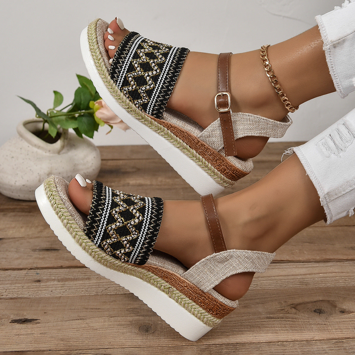 Hohle Keilsandalen mit Knöchelriemen und Schnalle | Ideal für den Sommer