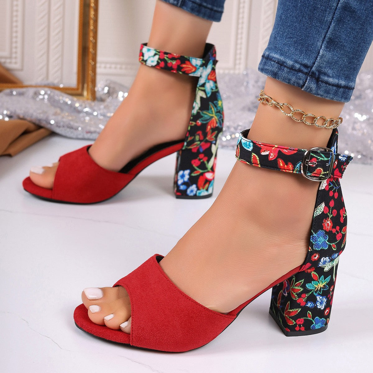 Wildleder Sandalen mit Fischmaul und Schnalle | Ideal für den Sommer