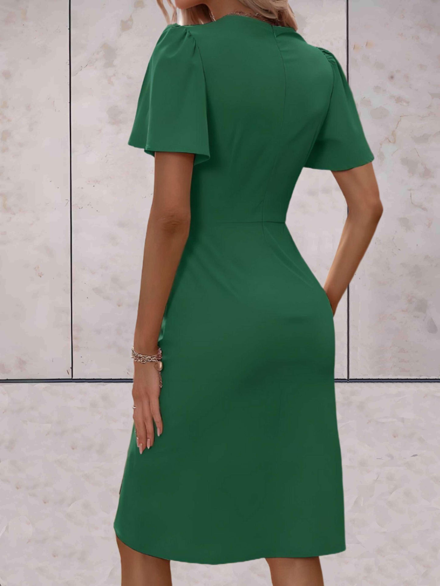 Figurbetontes Kleid mit fließenden Ärmeln | Perfekt für Frühling & Herbst