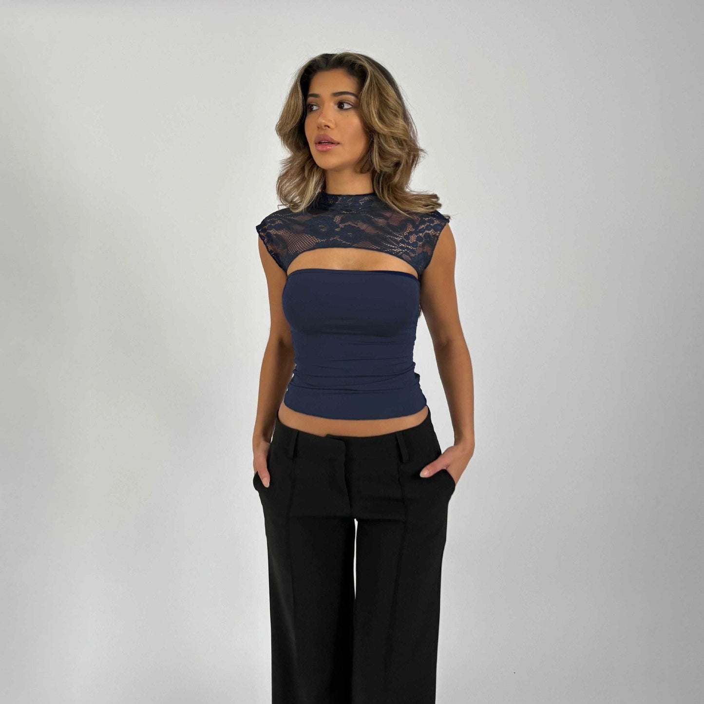 Spitzen-Ausschnitt Slim Fit Top | Ideal für Frühling und Sommer