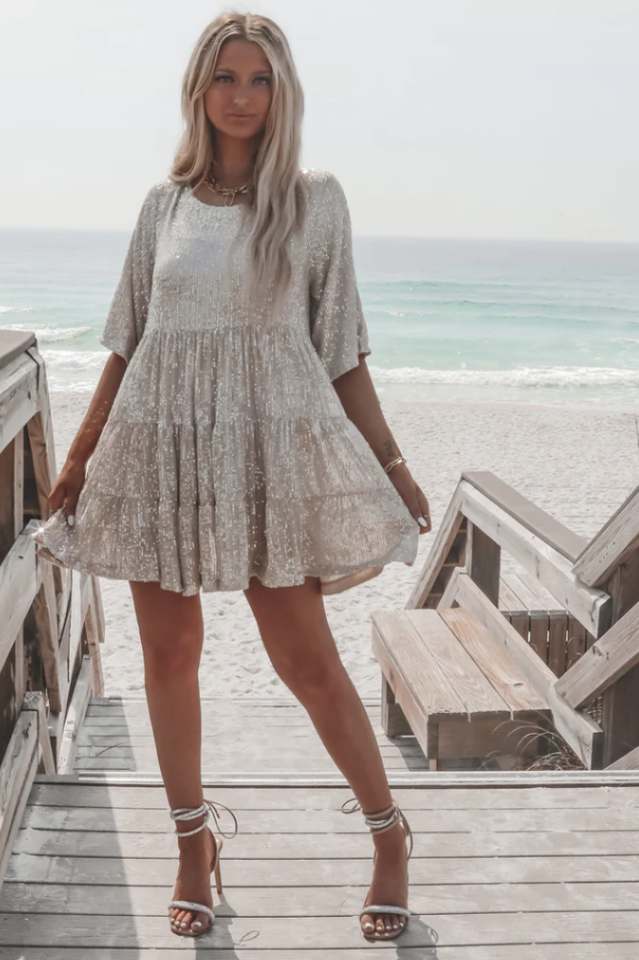 Stufiges Pailletten-Babydoll-Mini-Kleid | Ideal für Sommerpartys