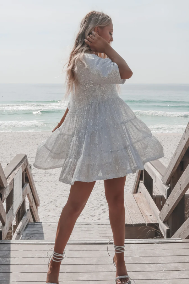 Stufiges Pailletten-Babydoll-Mini-Kleid | Ideal für Sommerpartys