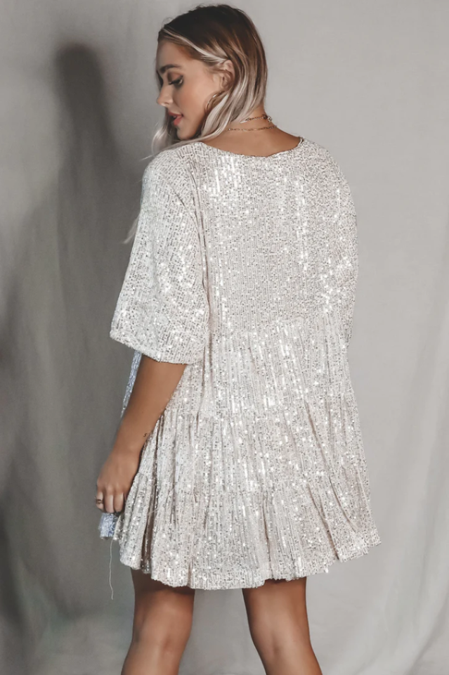 Stufiges Pailletten-Babydoll-Mini-Kleid | Ideal für Sommerpartys