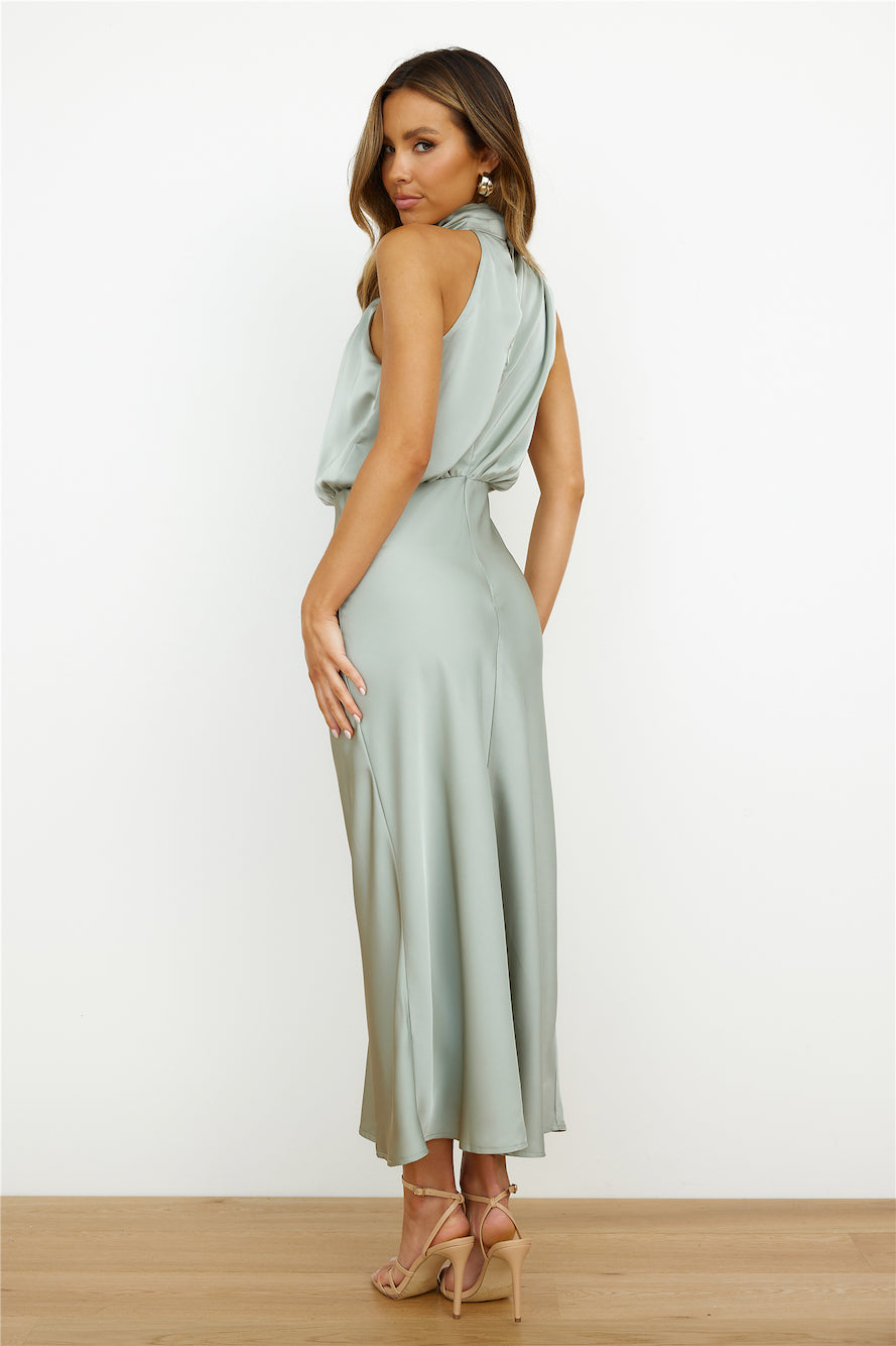 Midi-Kleid mit Asymmetrischem Ausschnitt und Taillierter Silhouette | Ideal für Frühling und Herbst