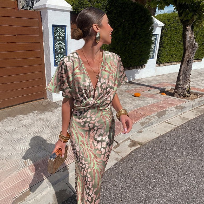 Wickel-Maxikleid mit tiefem V-Ausschnitt und fließendem Rock | Ideal für den Sommer