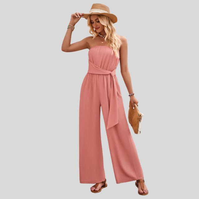 Schulterfreies Jumpsuit mit Taillenband und fließendem Stoff