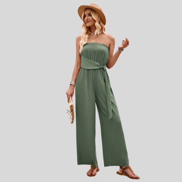 Schulterfreies Jumpsuit mit Taillenband und fließendem Stoff