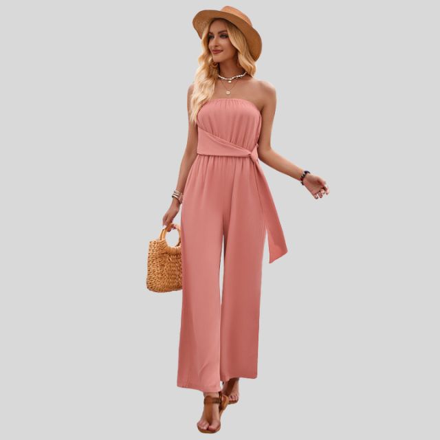 Schulterfreies Jumpsuit mit Taillenband und fließendem Stoff