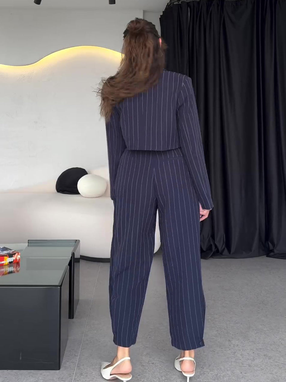 Gestreifte Weste mit Kurzem Blazer und Hochtaillierter Hose Dreiteiliges Set aus Polyester | Ideal für Frühling und Herbst